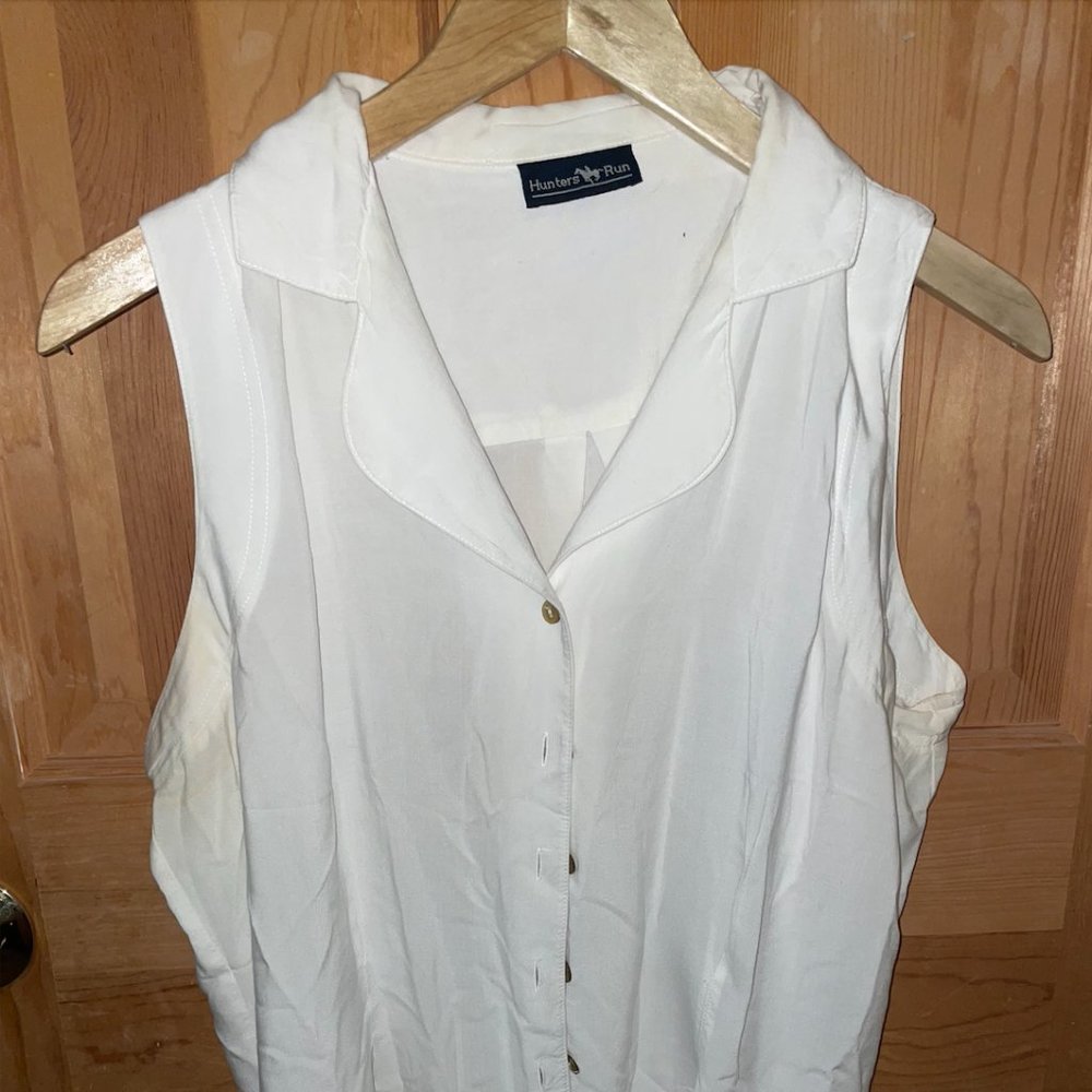 Hunters Run Sleeveless White Buttondown Blouse
